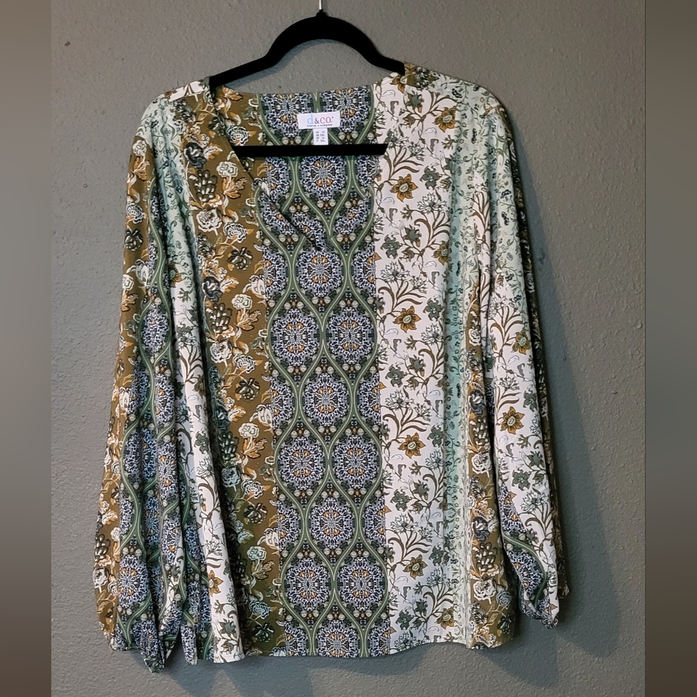 D&CO Womans Floral BlouseD&CO Womans Floral Blouse